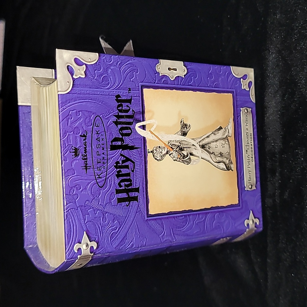2001 Hallmark HARRY POTTER CHOOSES A WAND Pewter Ornament‎ - NIB